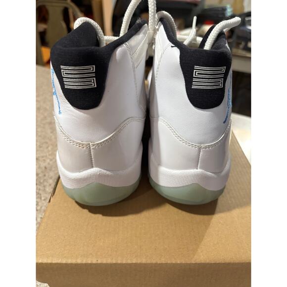 Athletic_Shoes